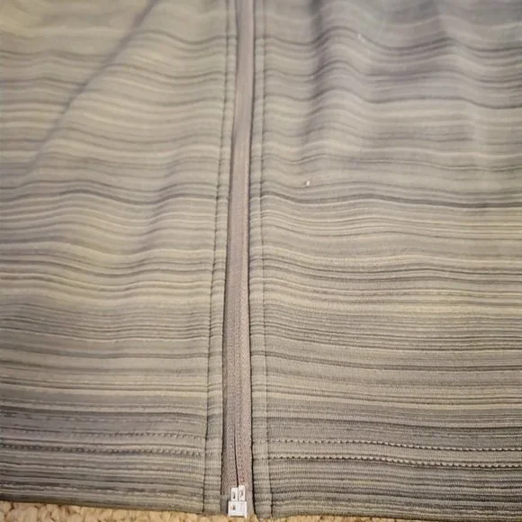 NWT - HOLLOWAY GREY VEST - SIZE LARGE - FULL ZIP - Picture 3 of 7